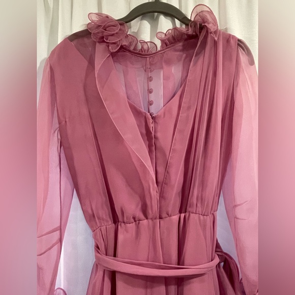 Miss Elliette California Ruffled Collar Full length Dress *Like New*. Size 6 - Picture 7 of 9